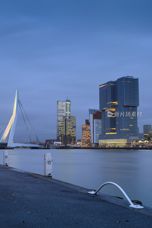 鹿特丹Kop van Zuid的现代建筑